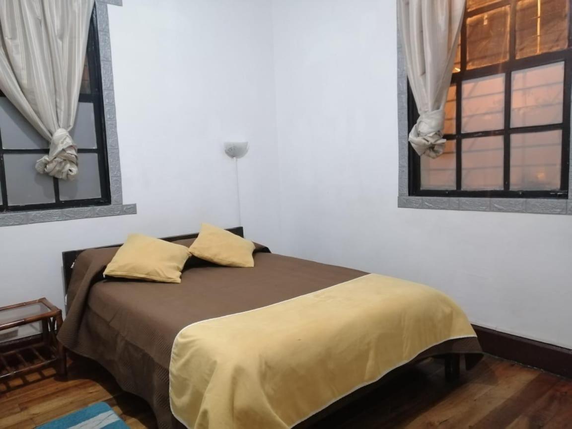Galapagos Natural Life Hostel Quito Exterior photo