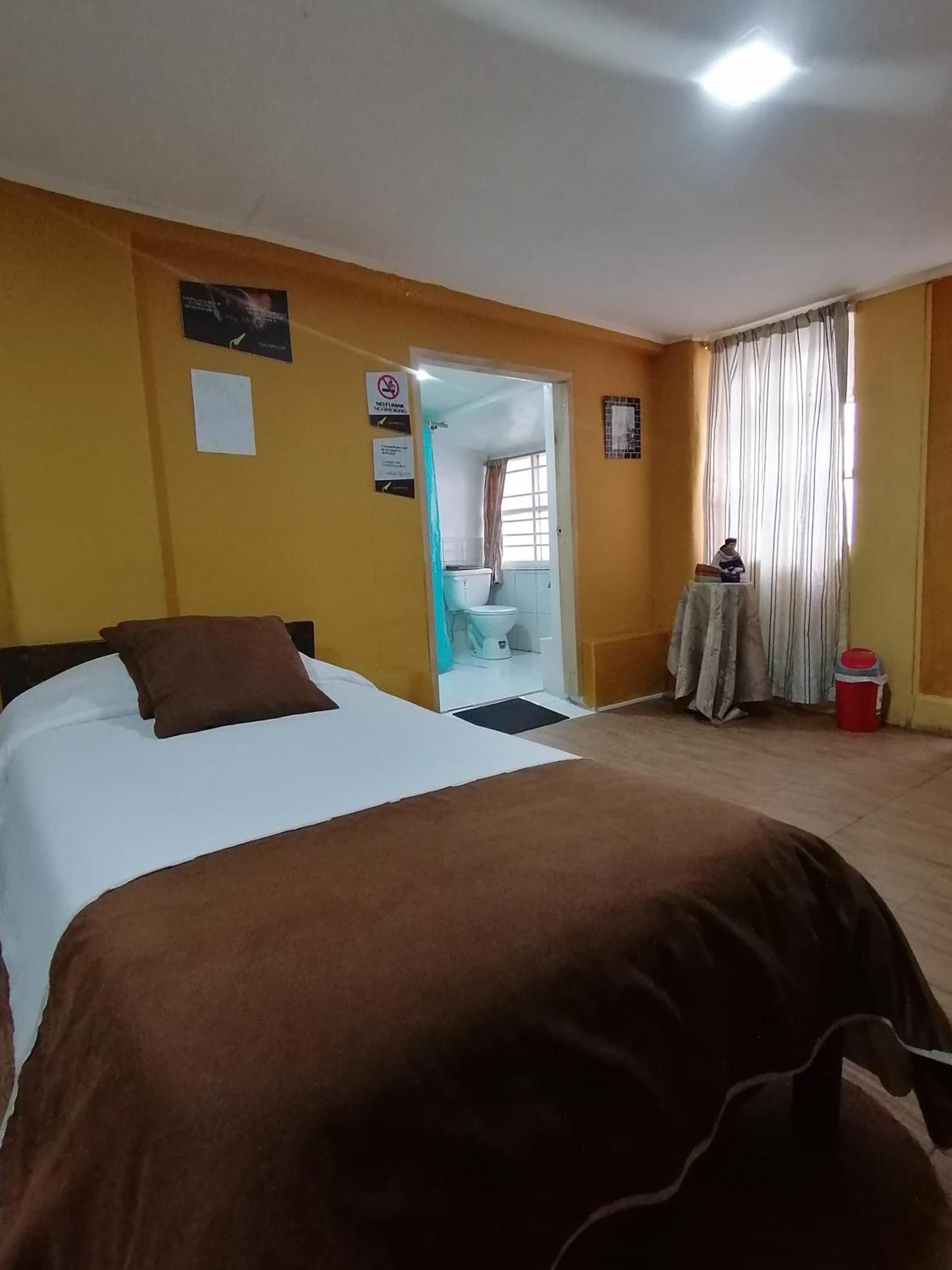 Galapagos Natural Life Hostel Quito Exterior photo